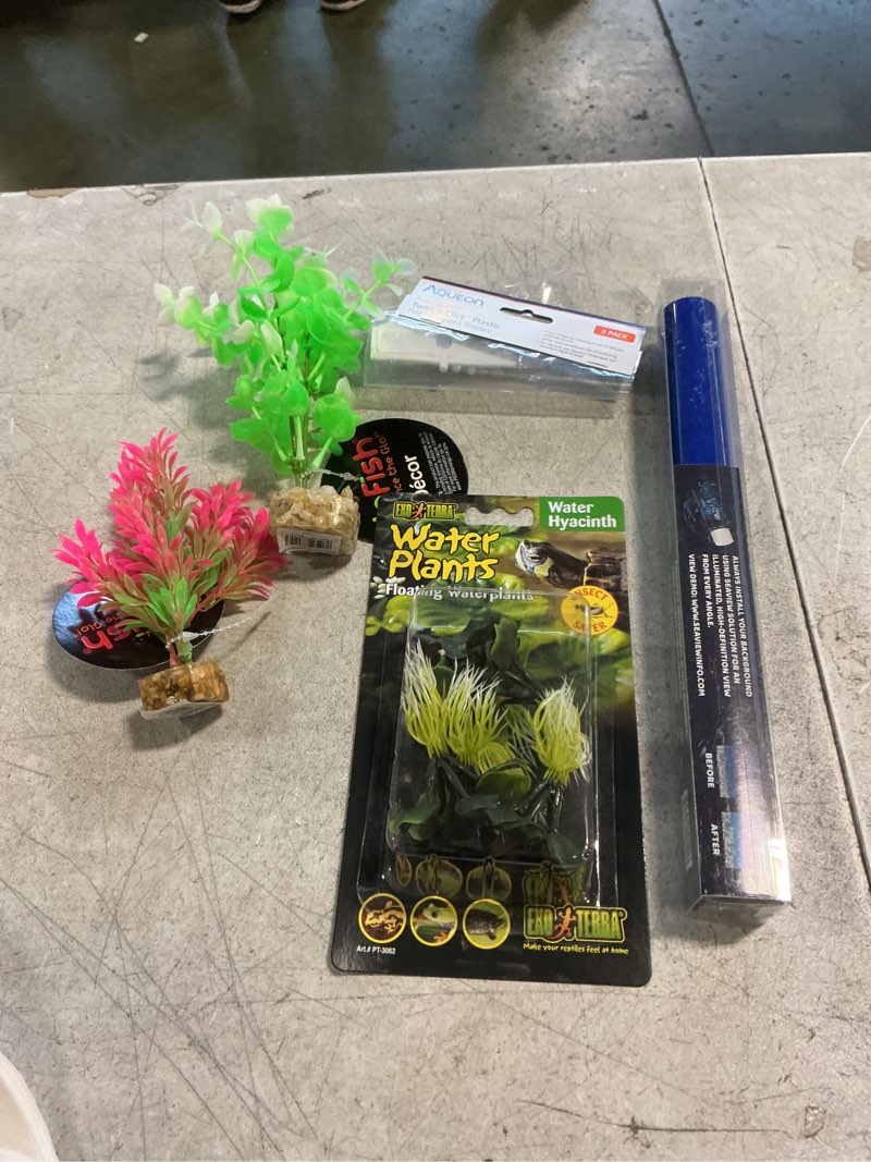 Condition photo showing New/Like New for Assortment of small pet items,miscellaneous small, variety of items multiple pieces, 5 items total