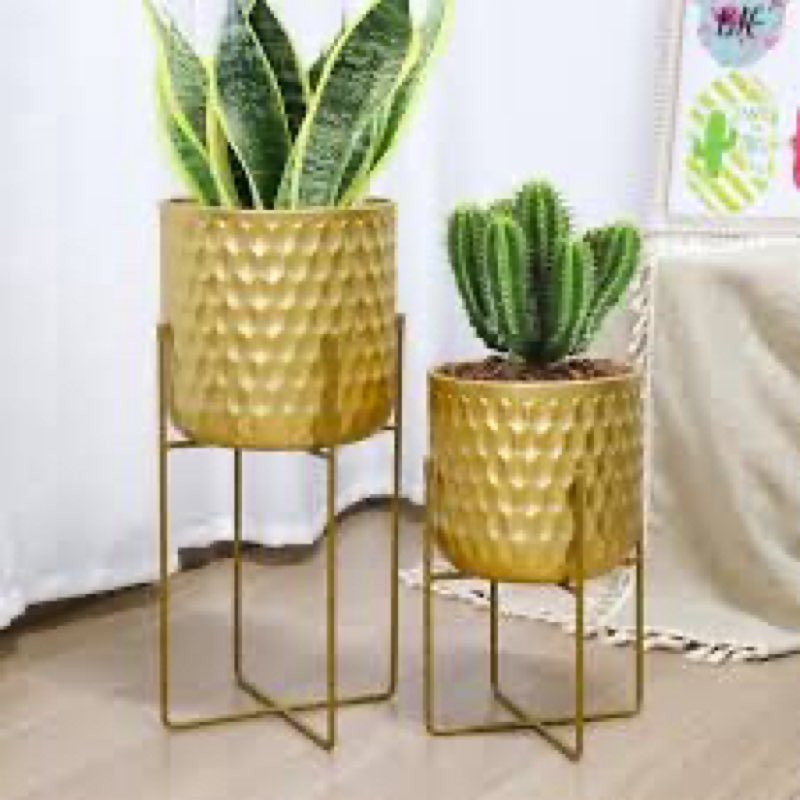 Roelf metal pot planters