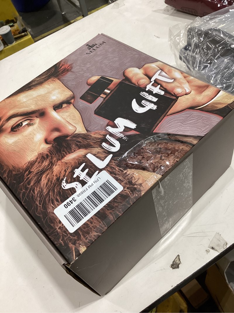 Condition photo showing Good Condition for Cologne display stand