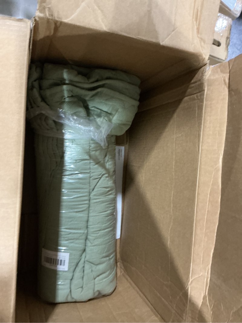 Condition photo showing Good Condition for wdcozy sage green quilt queen size bedding sets with pillow shams, lightweight soft bedspread coverlet, quilted blanket thin comforter bed cover, all season spring summer, 3 pieces, 90x90 inches green (yellow-green hue) full/queen
