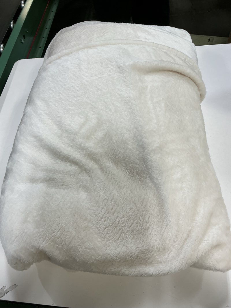 Condition photo showing Good Condition for member's mark cloud touch oversized blanket, vanilla dream, ultra soft plush