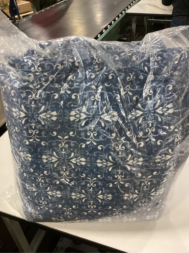 https://lotting-media.assets.bidfta.com/lotting_4d99f3fd-6a25-49be-8a46-123ab5bd7cab