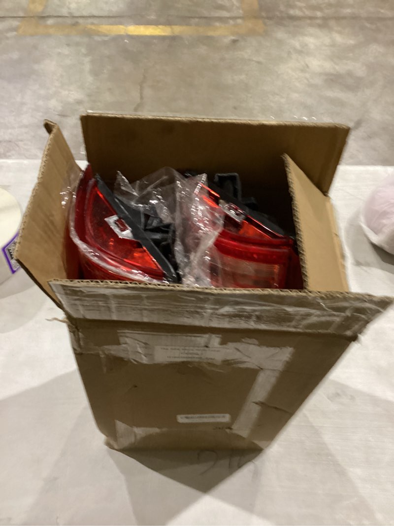 Condition photo showing New/Like New for CHEDA Tail Lights w/Bulb Left and Right Compatible with Chevy GMC C/K 1500 2500 3500 & Silverado 1988-1999/Blazer 1992-1994 Red Lens Rear Lamp Assembly Pilotos Traseros Conjunto W/ Connector Plate & Bulb Red