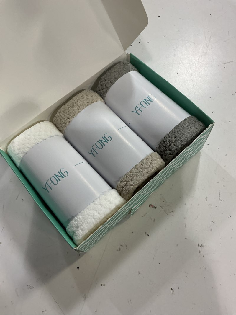 https://lotting-media.assets.bidfta.com/lotting_4db672d2-df5a-4b79-b02d-88d49981f0f2