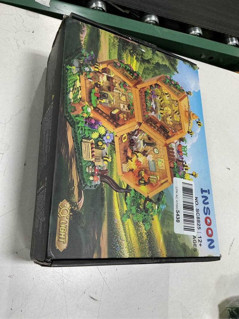 Condition photo showing New/Like New for INSOON Farm Bee House Building Set with Lights, 1704PCS Honey Cabin Building Block Kit with Flowers 