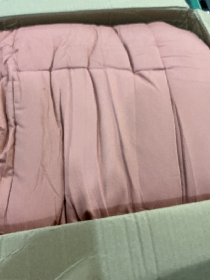 Condition photo showing Good Condition for Bedsure Comforter Duvet Insert - Quilted Comforters Queen Size, All Season Duvet, GentleSoft Down Alternative Bedding, with 8 Tabs, Gifts for Women/Men, Dusty Pink, Queen 88 x 88 Inches Dusty Pink Queen