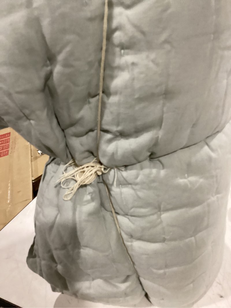 Condition photo showing Good Condition for european linen dream quilt