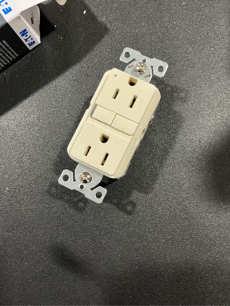 Condition photo showing Good Condition for Eaton BR15W 15-Amp 125-volt Commercial Grade Straight Blade Duplex Receptacle, White