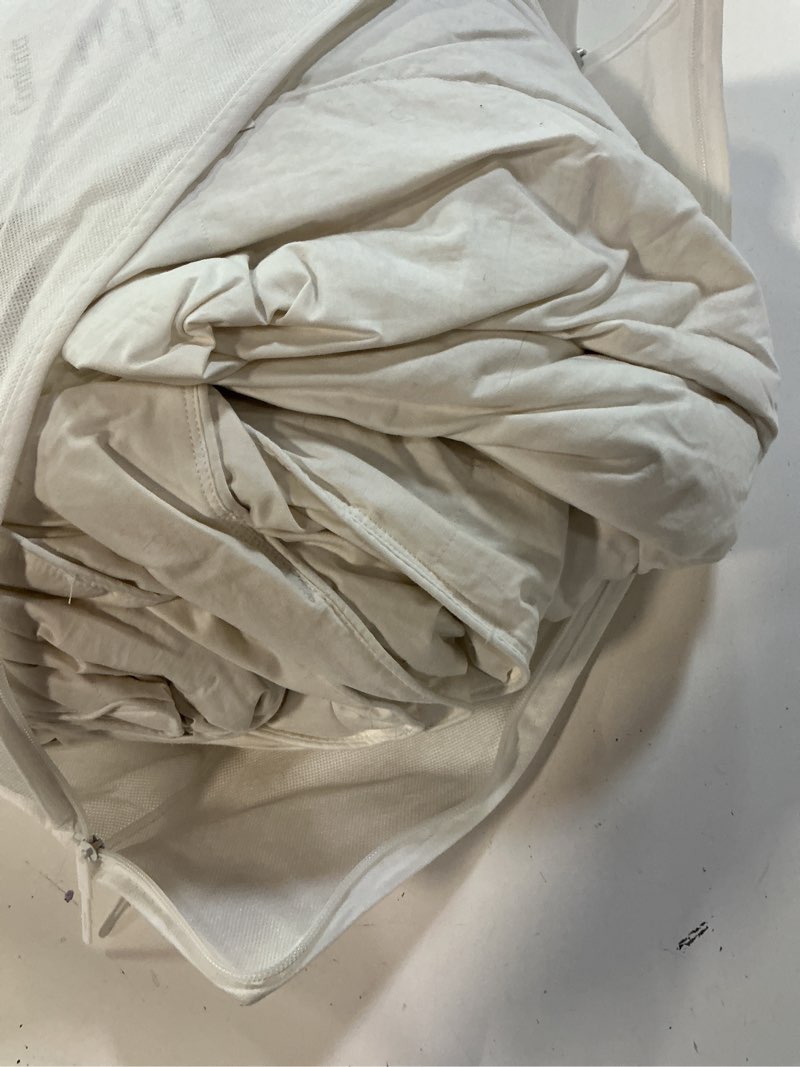 Condition photo showing Good Condition for lightweight premium down comforter, king/cal king, down
