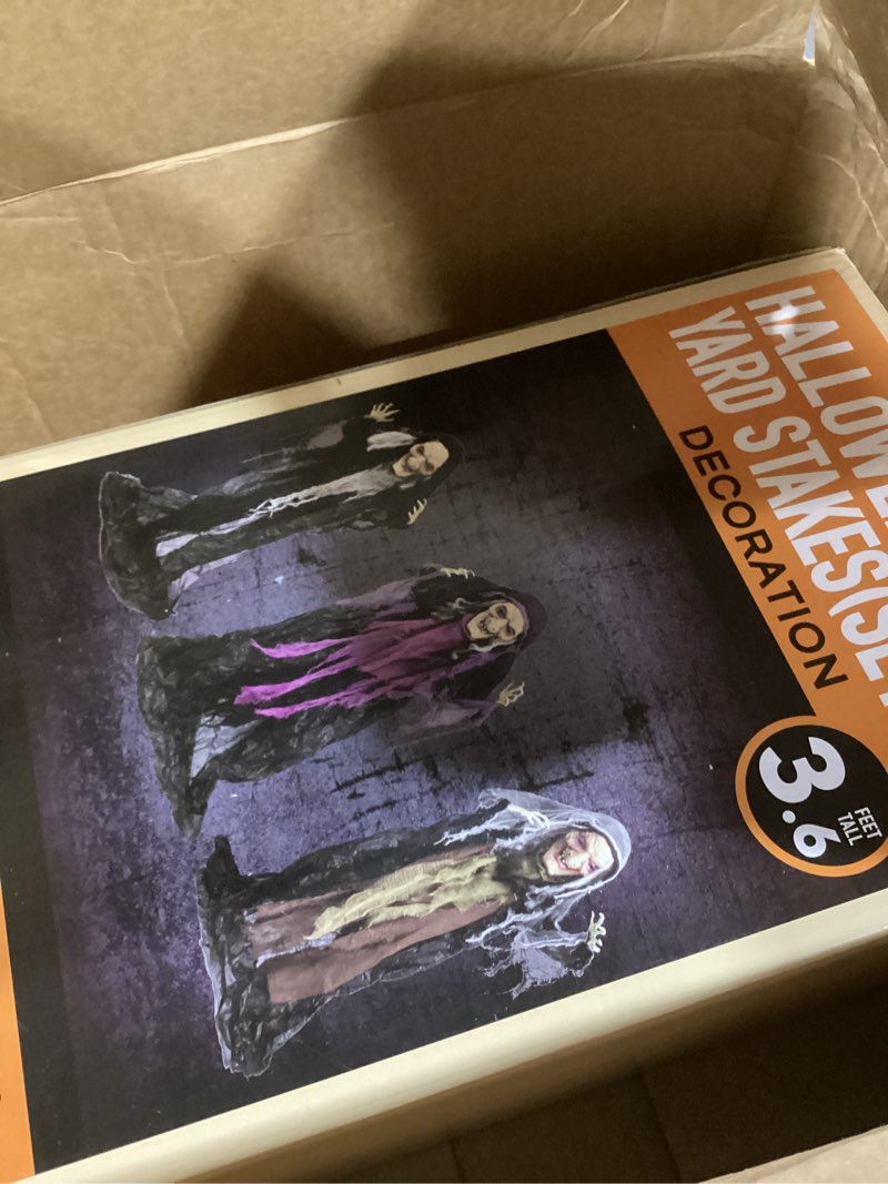 Fun Express Halloween Decorations Outdoor - 3 Witches Holding Hands Yard Stakes Set, 3.6 Feet Tall |