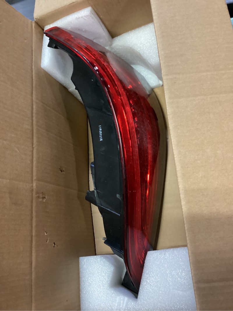 Condition photo showing Good Condition for Passenger Side Tail Light Assembly Compatible with 2013-2017 Q5 2014-2017 SQ5 Yellow Signal Rear Brake Lamp Taillight 8R0945094C 8R0945094D (Right)