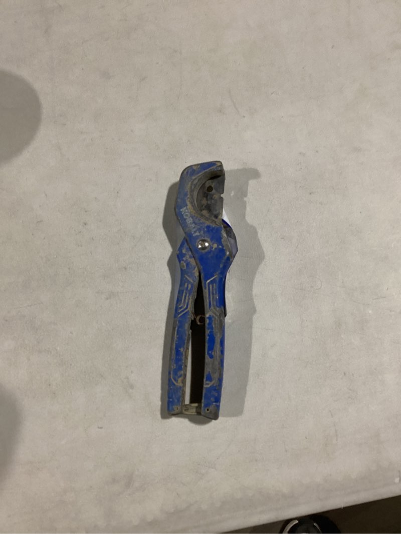 Kobalt Pipe Cutters Small Max OD 1-5/8'' flexible plastic tubing and 3/4 PVC