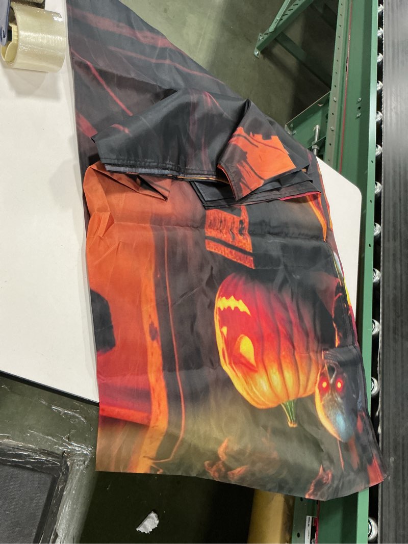 Condition photo showing Good Condition for Halloween tapestry, size unknown 