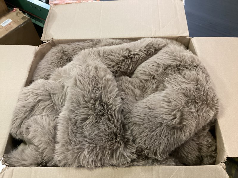 Condition photo showing As Is for EVERGRACEHOME Luxury Soft Faux Chinchilla Fur Throw Blanket for Couch, Warm Thick Heavy Winter Throw Blanket 1220GSM for Bed, Fluffy Cozy Mink Blanket with Reversible Velvet, Tawny Mink, 60"x80" Tawny Mink 60"x80"