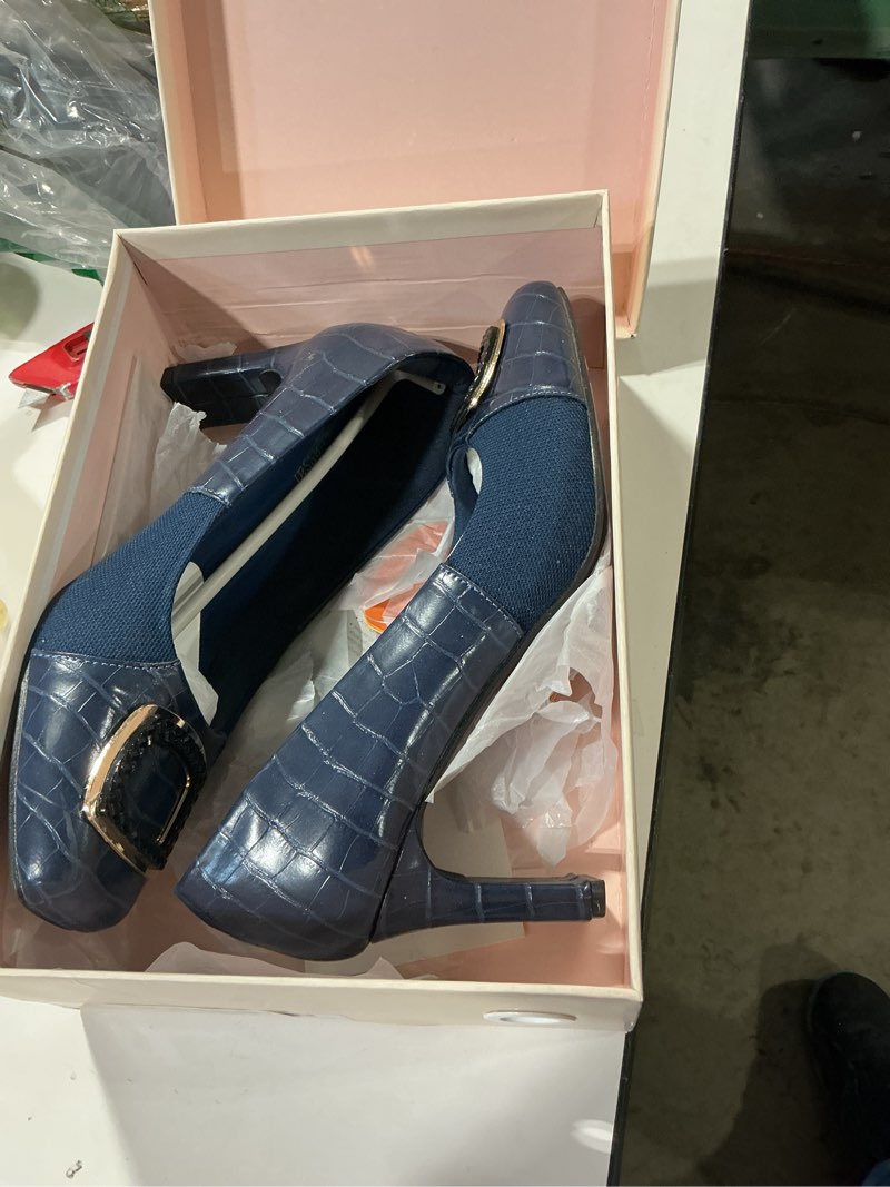 Condition photo showing Good Condition for women dress pumps orthotic heels orthopedic bunion shoes 9.5 navy