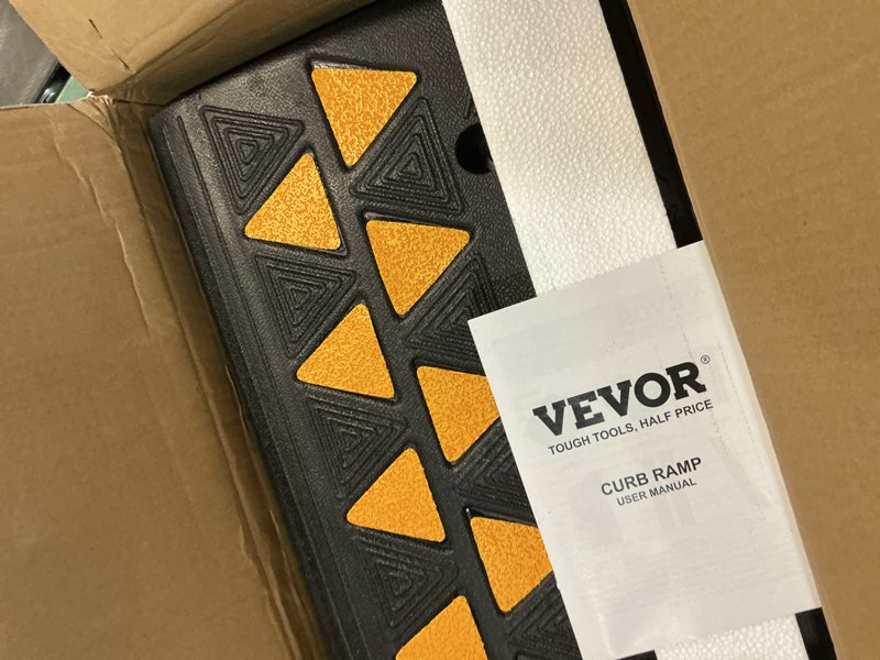 Condition photo showing Good Condition for vevor rubber curb ramp 4.25" rise height, 11.8" width 19.7" length driveway ramp for curb, 15t heavy duty for forklifts, trucks, buses, cars, wheelchairs, bikes 4.25" h x 19.7" l