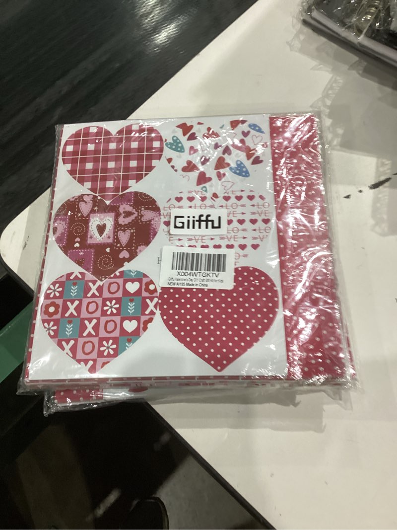 Condition photo showing New/Like New for Giiffu Valentine’s Day DIY Craft Gift Kit for Kids – 60 Pack Cone-Shaped Clear Treat Bags with Wrapping Papers, Heart Tags & Cards for Classroom Exchange, School Parties & Valentine Goodie Bags pink