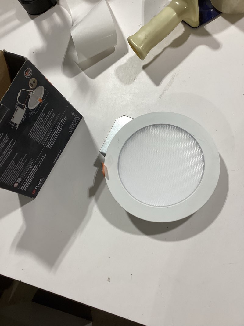 Condition photo showing Good Condition for halo hlb 6 in led recessed lighting canless dimmable wet location selectable lumens and selectable color 27/30/35/40/5000k indoor outdoor soffit ceiling downlight hlb6lsfs5 6 inch 1
