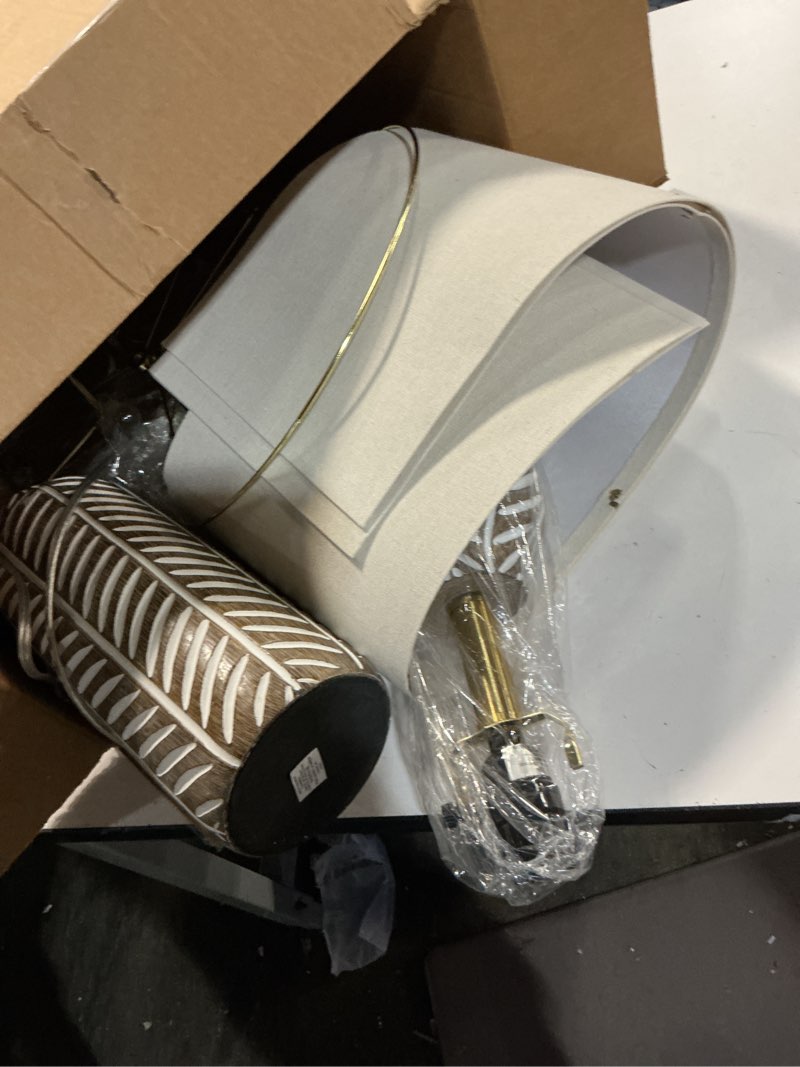 Condition photo showing Good Condition for BOBOMOMO 26" Retro Farmhouse Lamps Set of 2 - Vintage Leaf Design, Living Room Lamps with Linen Shades, Rustic Resin Lamp for Bedroom, Living Room, Nightstand, Entryway, Nursery, Wood Grain Weathered wood Color 26"