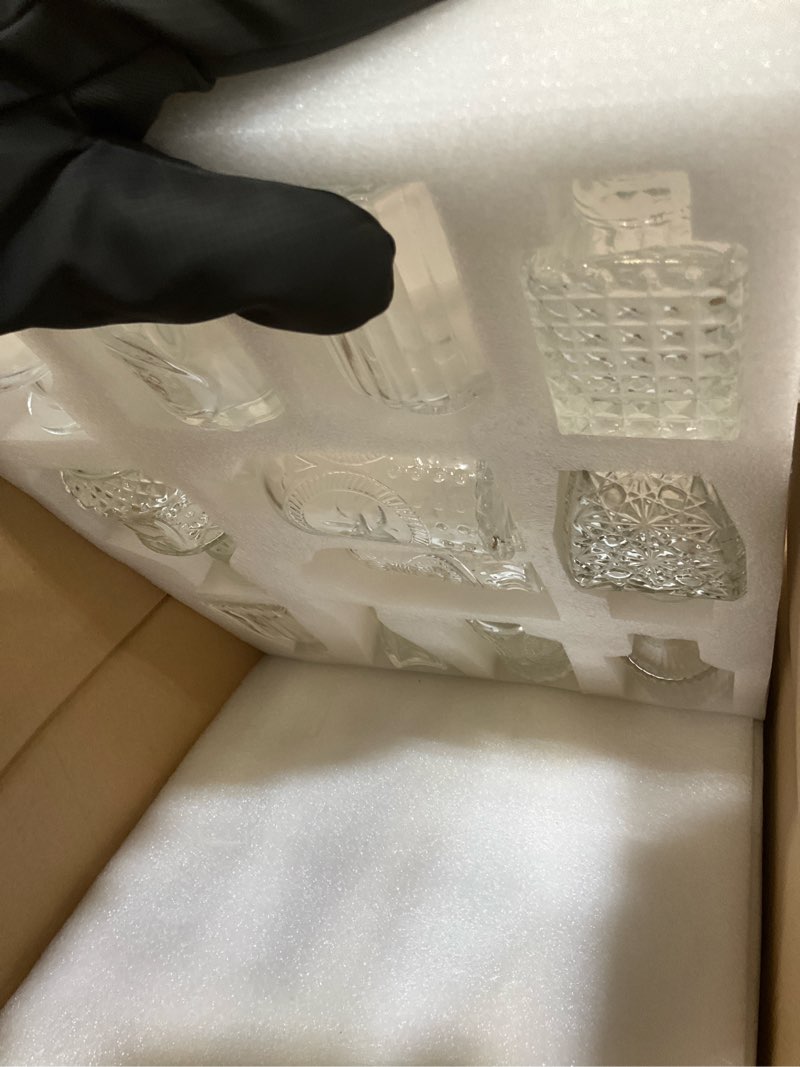 Condition photo showing Good Condition for 24pcs Glass Bud Vase Set, Small Clear Flower Vases for Centerpieces in Bulk, Mini Vintage Vase for Wedding, Home,Table Decoration Clear 24Pcs