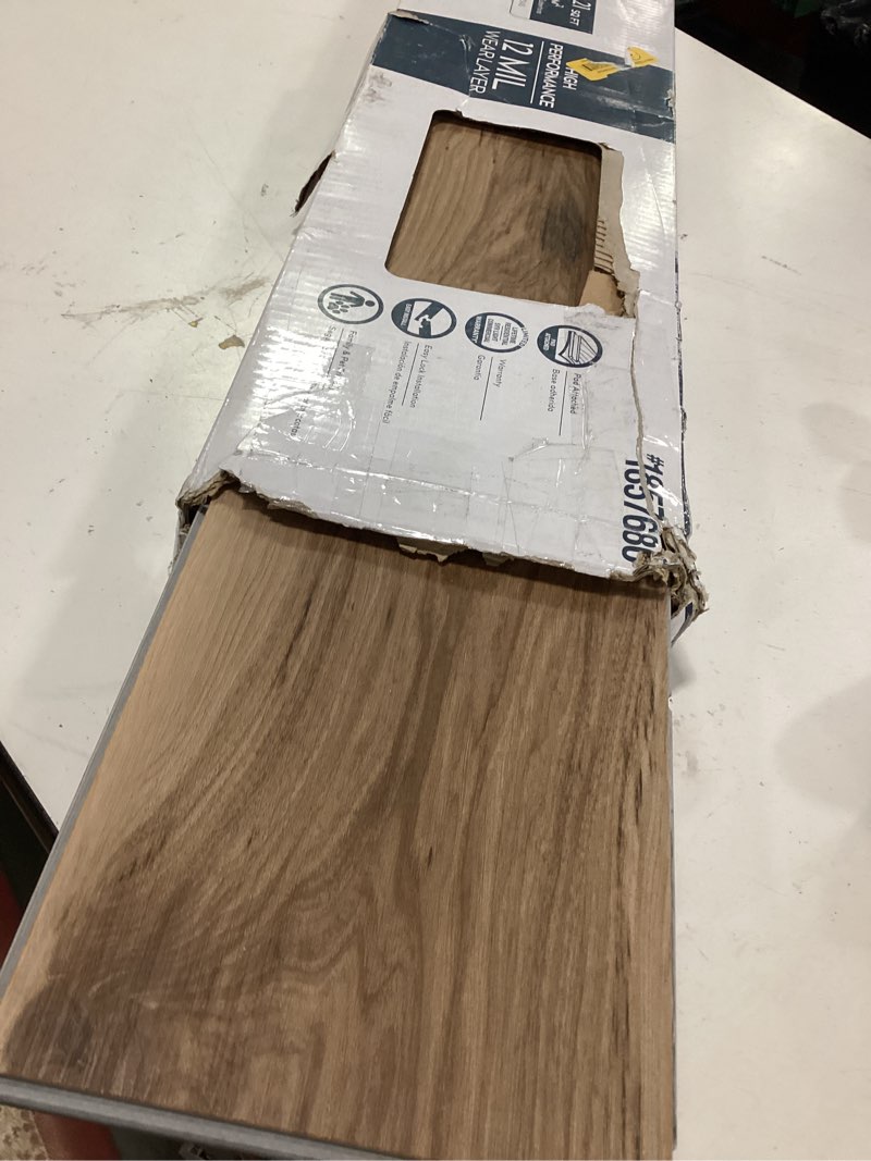 Condition photo showing Good Condition for GLENRIDGE OAK WATERPROOF RIGID CORE LUXURY VINYL PLANK - CORK PAD ( size 7 in x 47.75 in /. 17.78 cm x 121,28 cm )