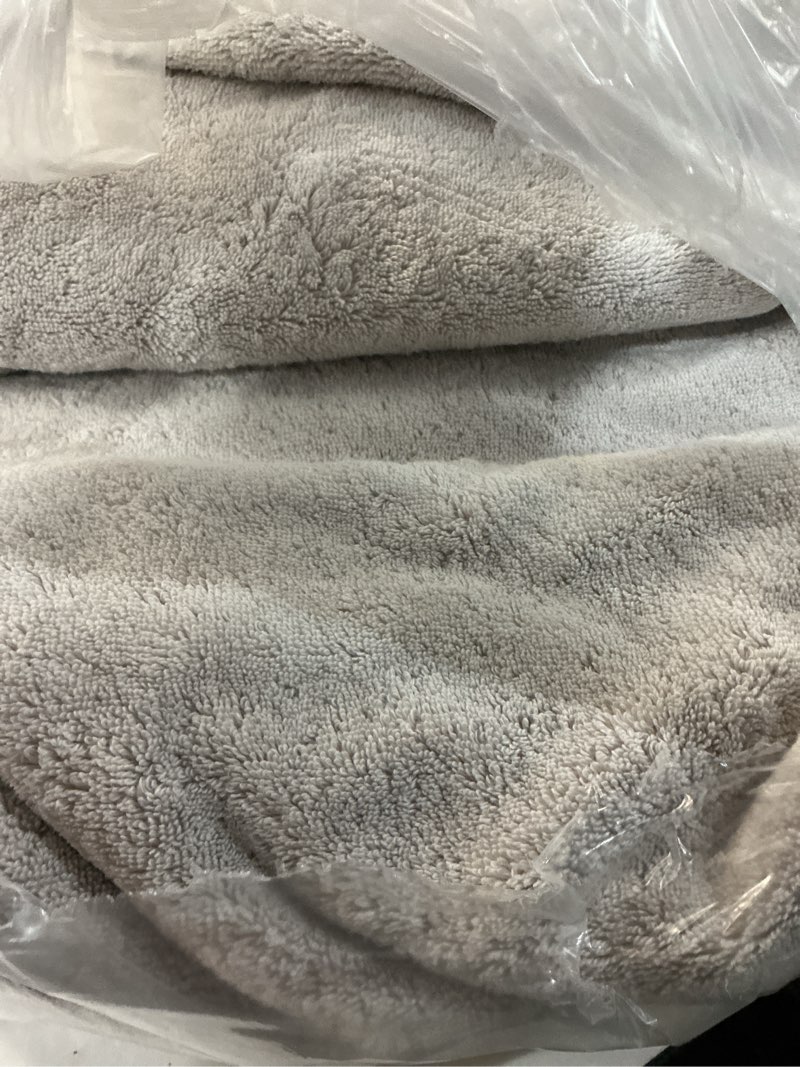 Condition photo showing Good Condition for turkish ultra plush bath sheet (set of 2), one size, silver