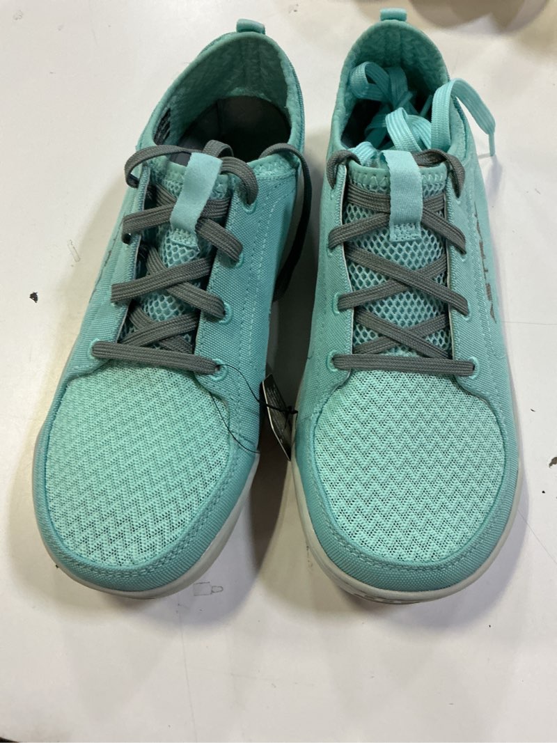 Condition photo showing Good Condition for astral loyak turquoise grey size 9