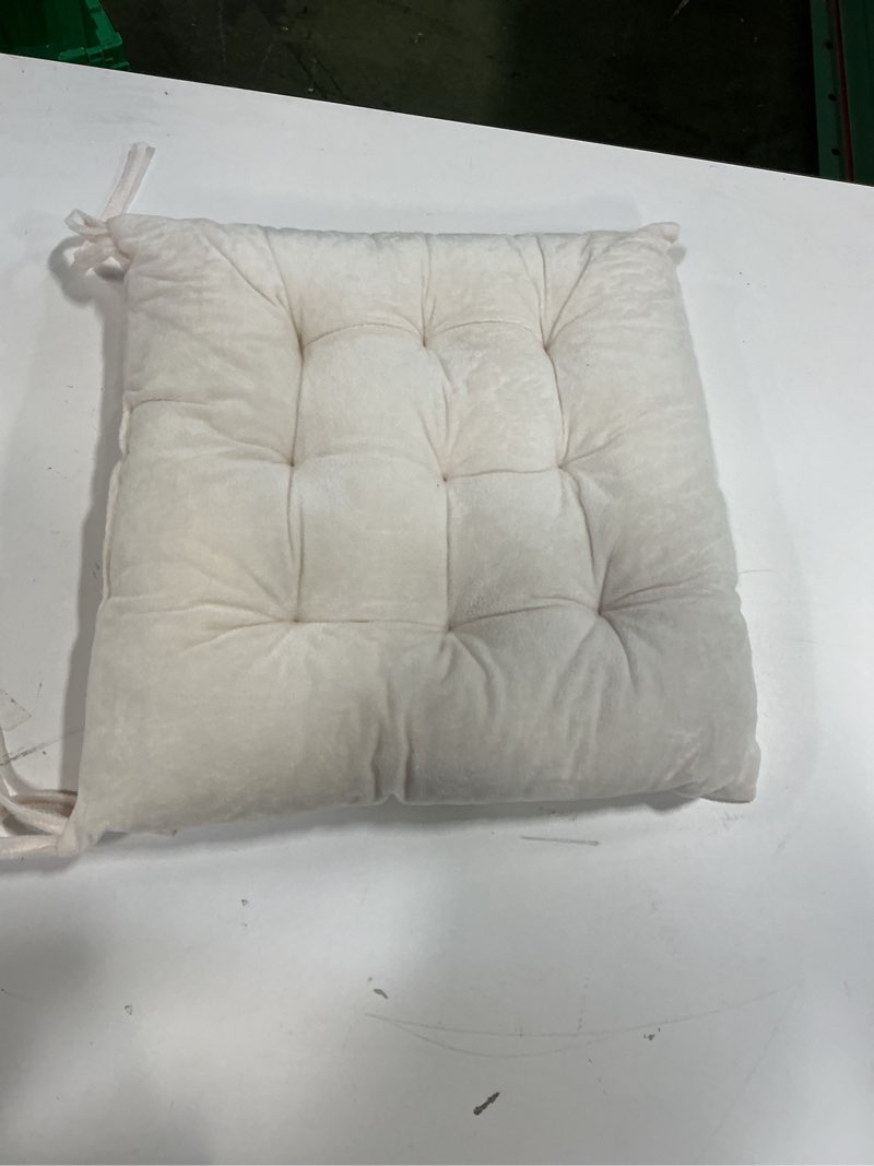 https://lotting-media.assets.bidfta.com/lotting_4ece5f3d-a753-40b4-bd11-af6bed67a5d4