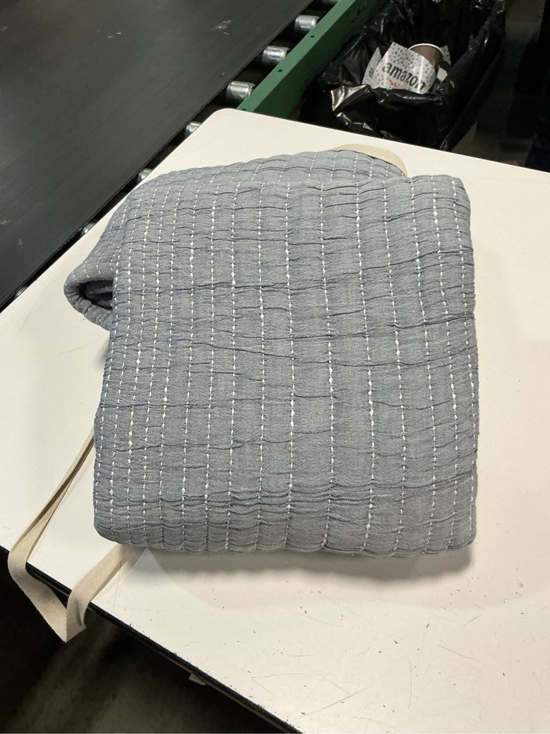Condition photo showing Good Condition for quince (size quenjorganic cotton channel stitch coverlet bulue