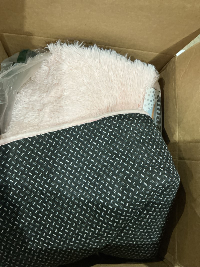 Condition photo showing Good Condition for unknown size pink area rugs for bedroom girls, living room decor, fluffy fuzzy shag rug for kids room, soft cute indoor floor carpet ) pink
