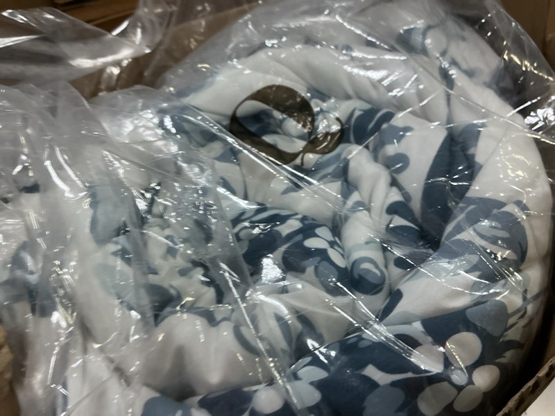 Condition photo showing Good Condition for bloomhaven queen comforter set -7 pieces floral blue comforter set for all seasons, bed in a bag queen with botanical flowers comforter, sheets, pillowcases & shams
