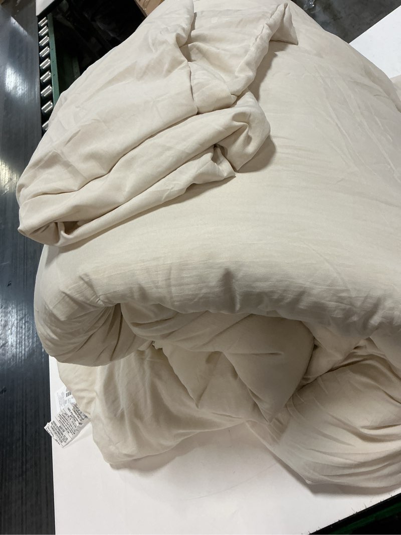 Condition photo showing Good Condition for Bedsure Oversized Queen Comforter Set, Beige Soft Prewashed Bedding for All Seasons, 3 Pieces GentleSoft™ Bed Set, 1 Lightweight Comforter (98"x98") and 2 Pillowcases (20"x26") Oversized Queen(98"x98") 01 - Beige