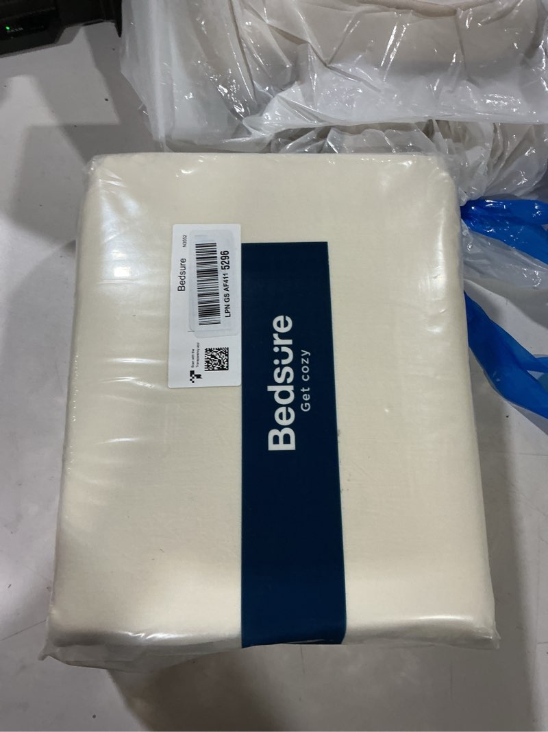 Condition photo showing Good Condition for bedsure 100% organic cotton king duvet cover set, ivory, 104" x 90" | gots certified, luxury purewoven, zipper closure, ultra-soft breathable, 2 pillow shams included, 8 ties, for sensitive skins ivory (no comforter) king (104" x 90")