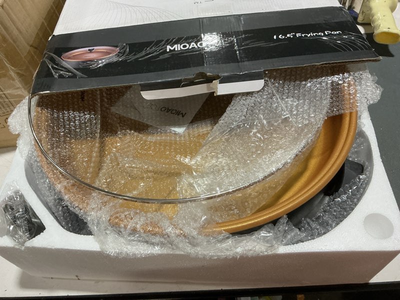 Condition photo showing Good Condition for 12" round electric skillet with lid, ceramic nonstick coating electric frying pan, 1500w quick & even heating, 5 adjustable temperature control, tempered glass lid & cool-touch handles 12 inch - 2.6qt