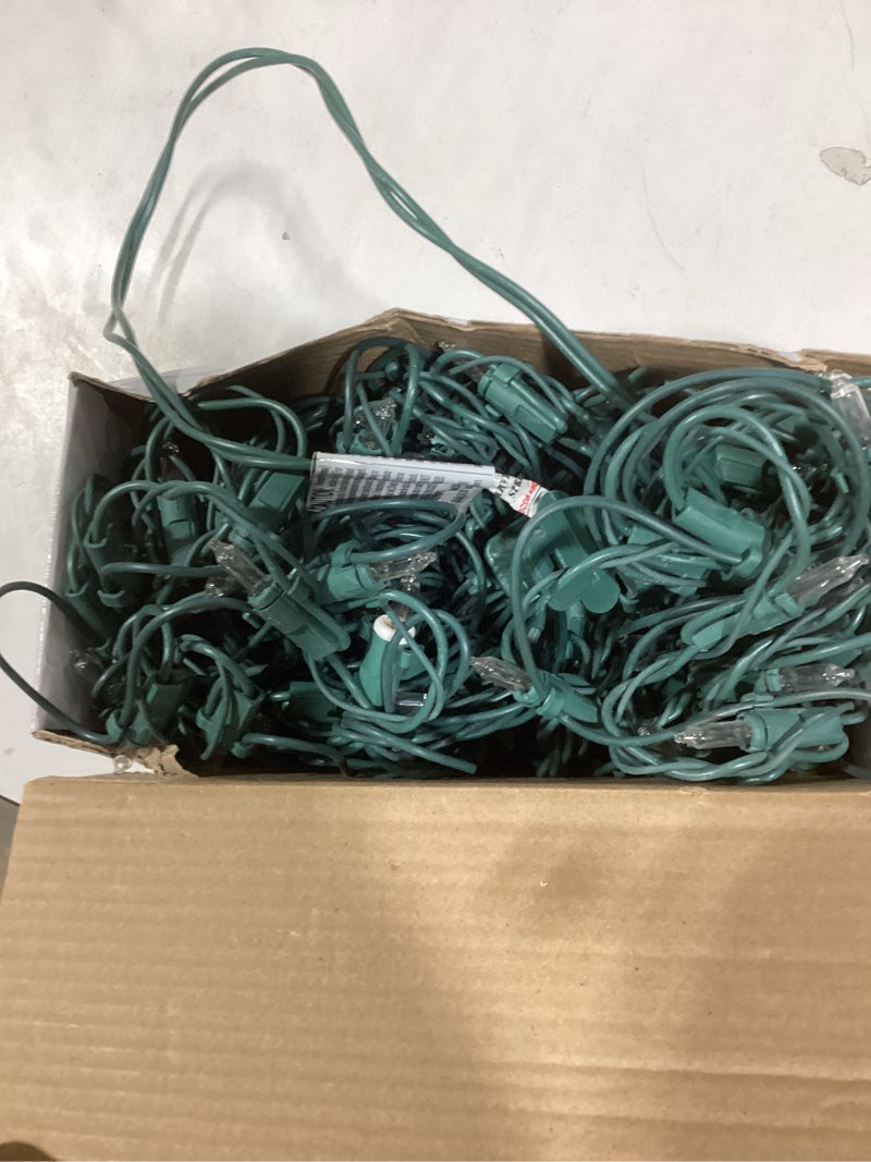 Condition photo showing As Is for GE ConstantON 6-ft X 4-ft Constant White Incandescent Mini Plug-in Christmas Net Lights 62346LO