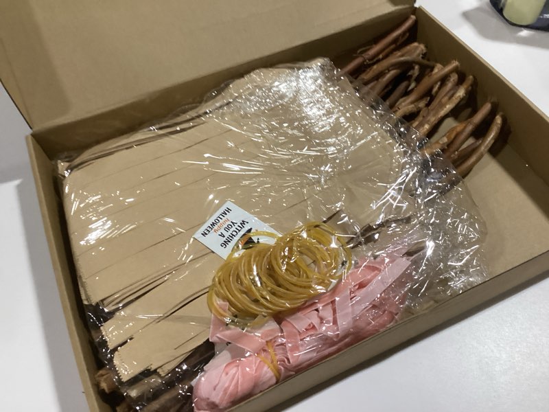 Condition photo showing Good Condition for Geyoga 96 Pcs 25" Halloween Treat Bags Large Witch Broom Candy Kraft Paper Bag Set (No Need to Crop) with Pink Cable Tie, Gift Card and Real Dry Branches for Halloween Trick or Treat Party Supplies