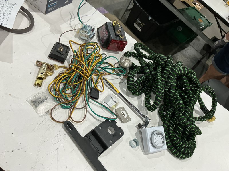 https://lotting-media.assets.bidfta.com/lotting_4f2aab87-55df-4404-9550-392e63fad4c6
