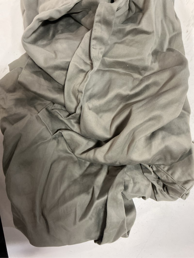 Condition photo showing Good Condition for bamboo pillowcase set green