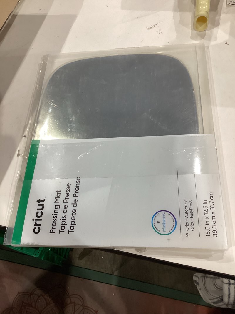 Condition photo showing Good Condition for cricut pressing mat