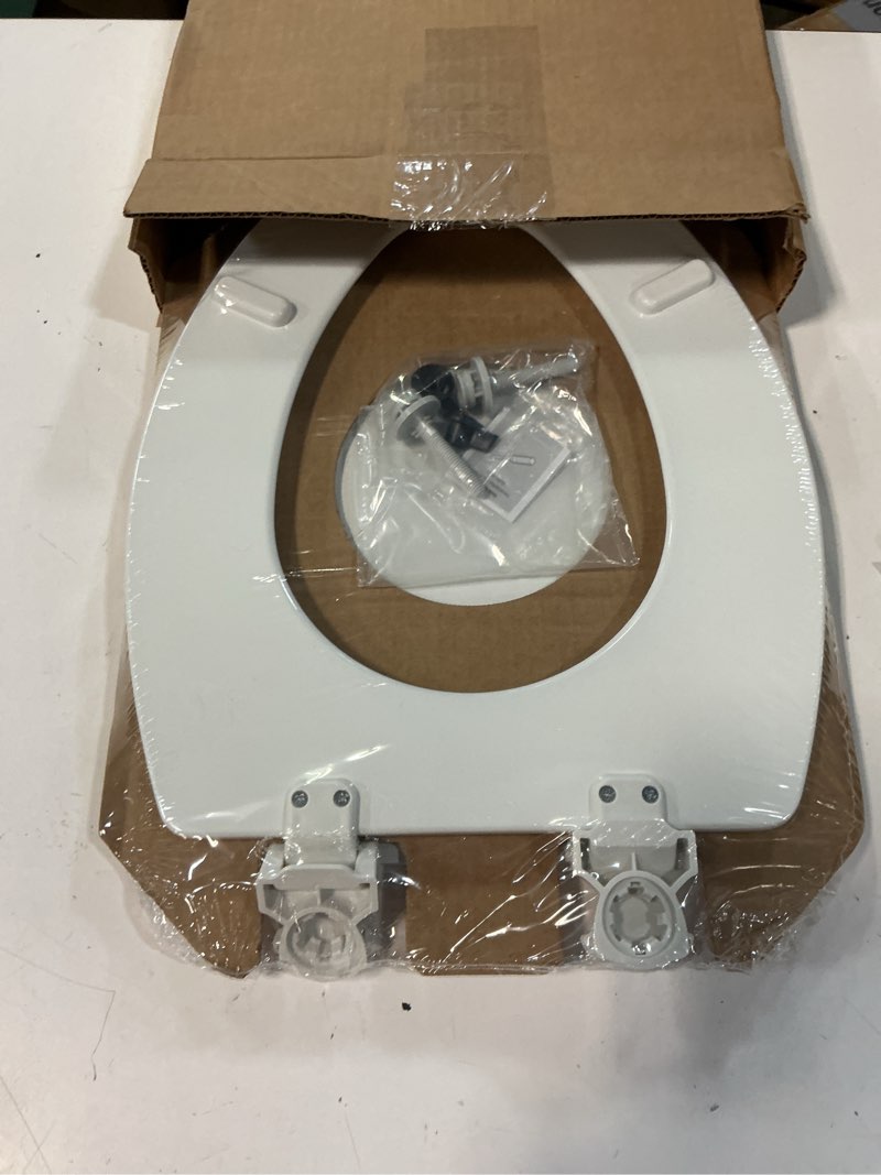 Condition photo showing New/Like New for bemis residential molded wood toilet seats white