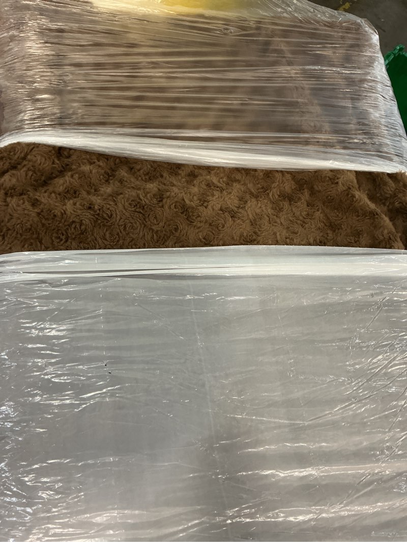 Condition photo showing Good Condition for pet bed