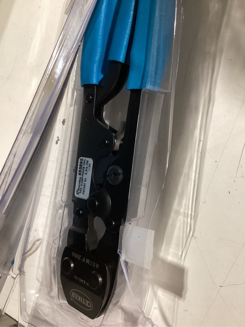 Condition photo showing Good Condition for sharkbite  3/8-in to 1-in pex clamp tool