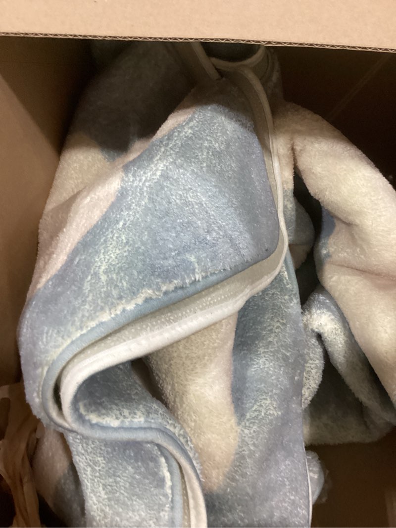 Condition photo showing New/Like New for ustide 4 x6 blue sky white cloud area rug super soft fluffy kids rug machine washable non slip carpet floor mat for bedroom living room nursery girls boys room decor blue 4'x6'
