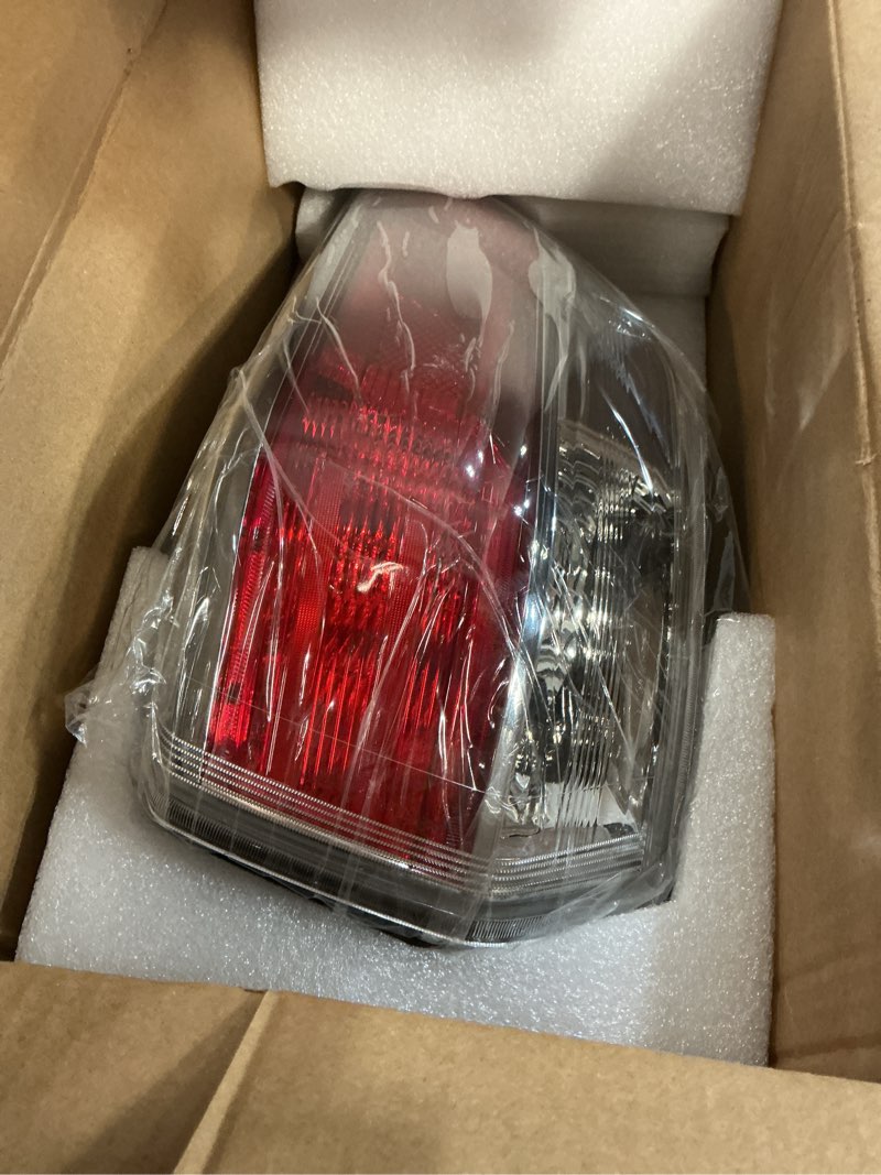 Condition photo showing Good Condition for outer tail light passenger side compatible with highlander 2014 2015 2016 rear brake lamp right side 81550-0e100 to2805120 (right)