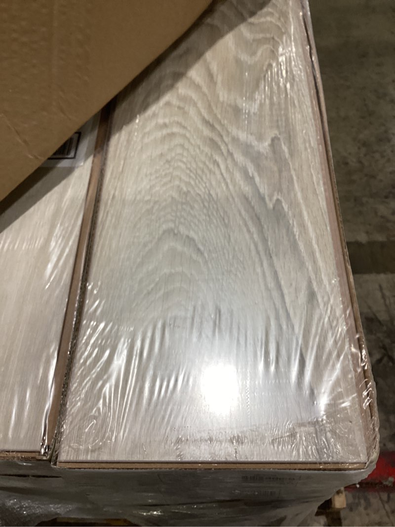 Condition photo showing New/Like New for trafficmaster camden lake oak 7 mm t x 8 in. w laminate wood flooring (23.9 sqft/case)