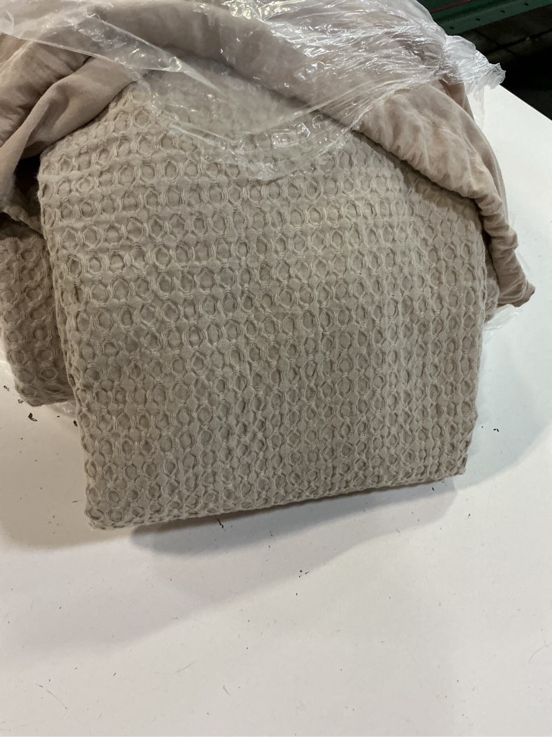 Condition photo showing Good Condition for organic luxe honeycomb duvet cover set, king/cal king, sand