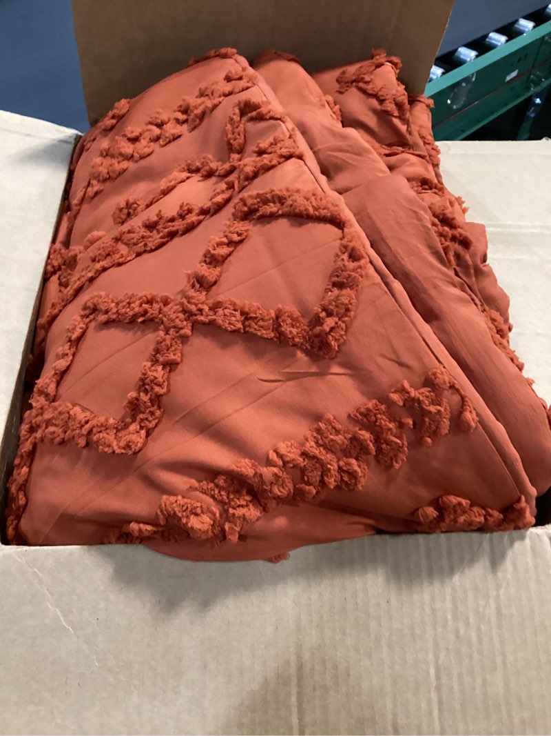 Condition photo showing Good Condition for Bedsure Tufted Boho Comforter Set Queen Size - Terracotta Boho Bed Set, GentleSoft™ 3 Pieces Farmhouse Shabby Chic Embroidery Bedding, Gifts for Woman, Soft Jacquard Queen Comforter for All Seasons Queen 27 - Terracotta - Elegant