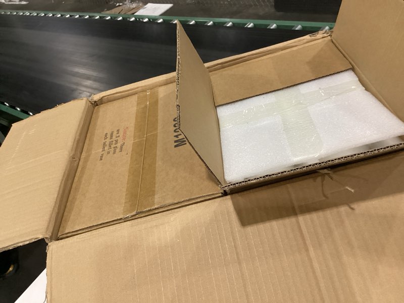 Condition photo showing Good Condition for 3 glass pcs vases filled in tallest vase box set