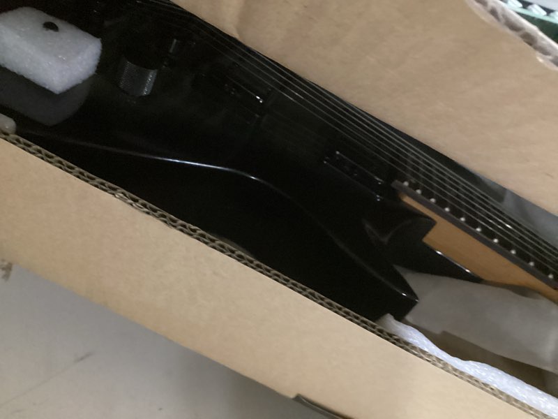 Condition photo showing Good Condition for donner dst-80 electric guitar 39” beginner electric guitar kit with amp, classic sss pickup complete with gig bag, tuner, capo, strap, picks, and free online lessons matte black