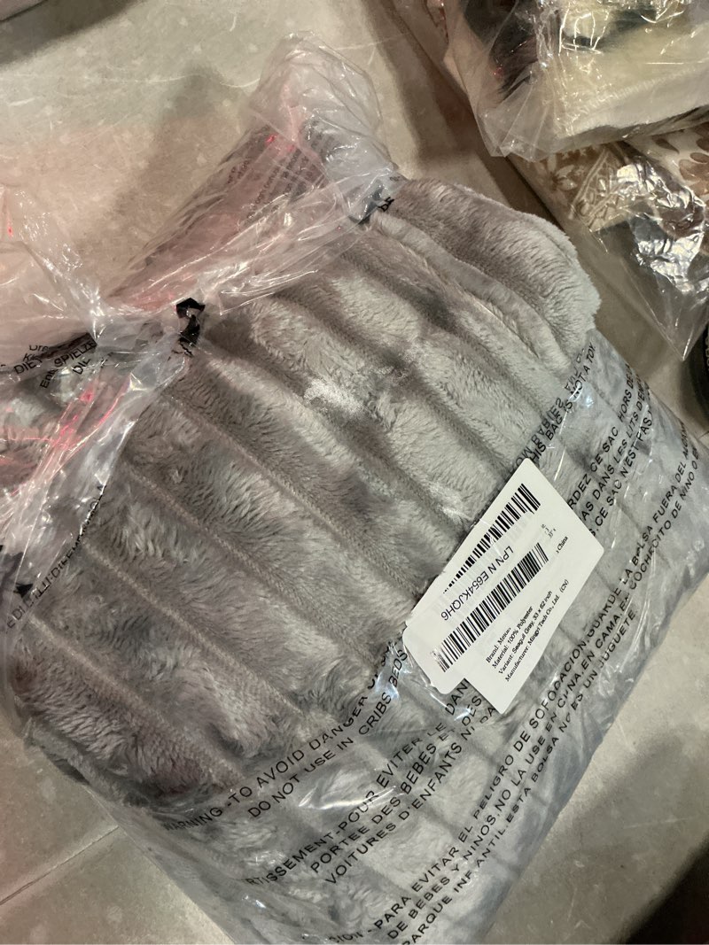 Condition photo showing Good Condition for waterproof dual non-slip couch cover for dogs, fuzzy soft pet couch covers for 2 cushion sofa loveseat, pet friendly soft dog bed covers sofa cover washable (seagull gray, 33" x 62" 1 pack) seagull gray 33" x 62" 1 pack
